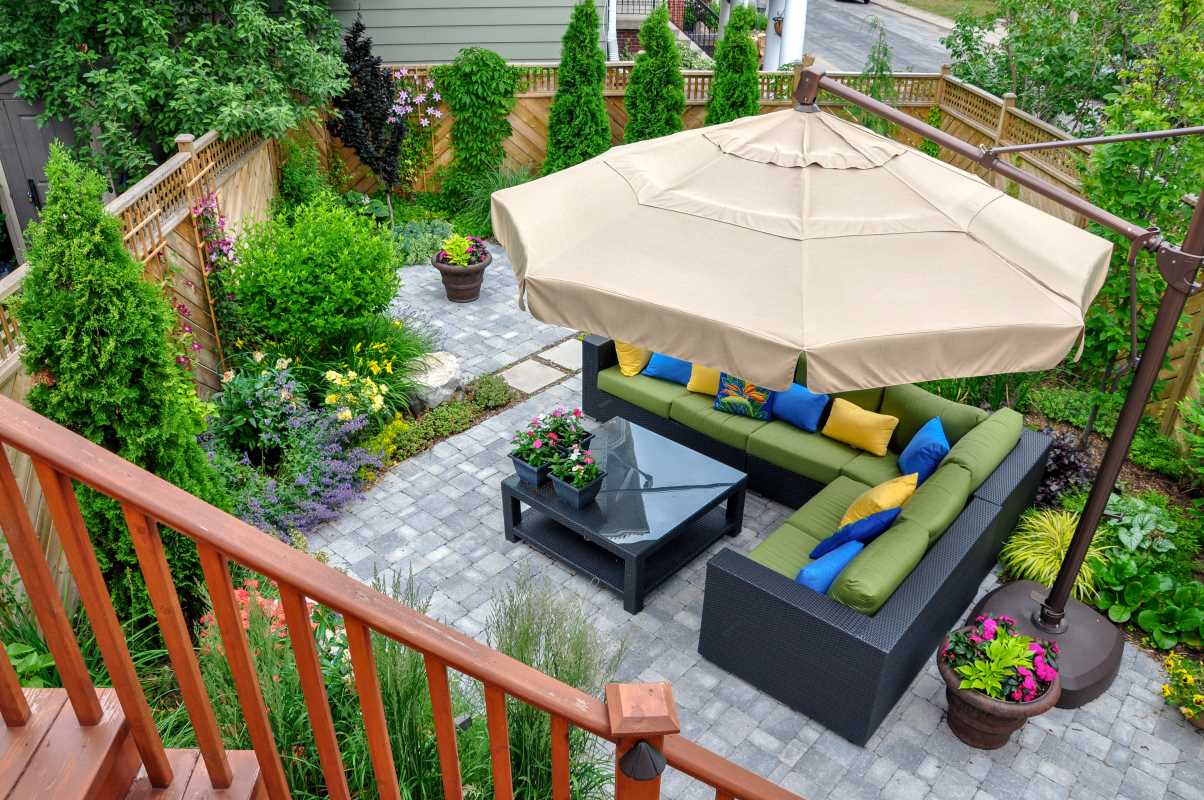 How to Design an Outdoor Living Space That Doubles as a Year-Round Retreat