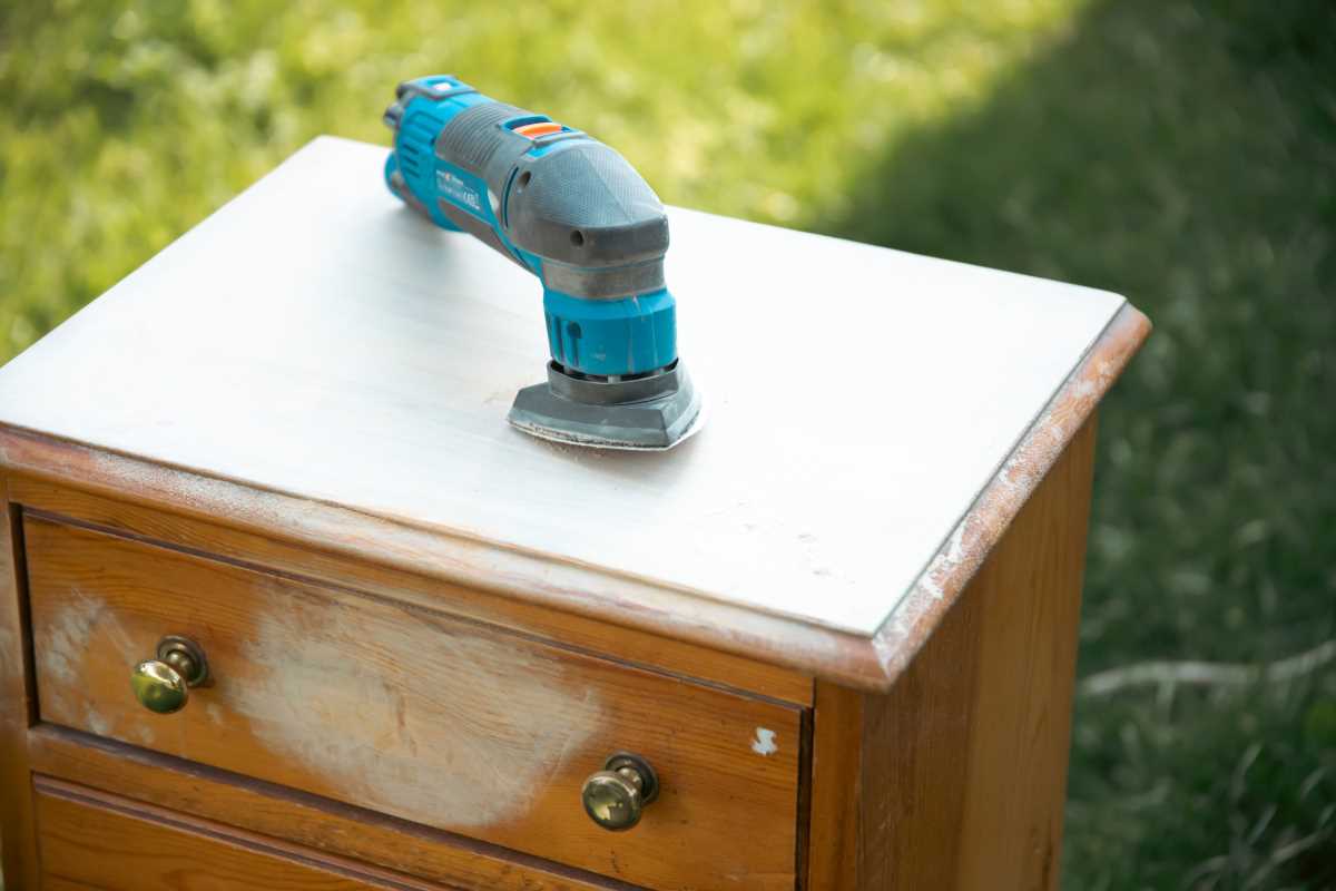 5 Clever Ways to Incorporate Salvaged Hardware into Modern Furniture Restoration