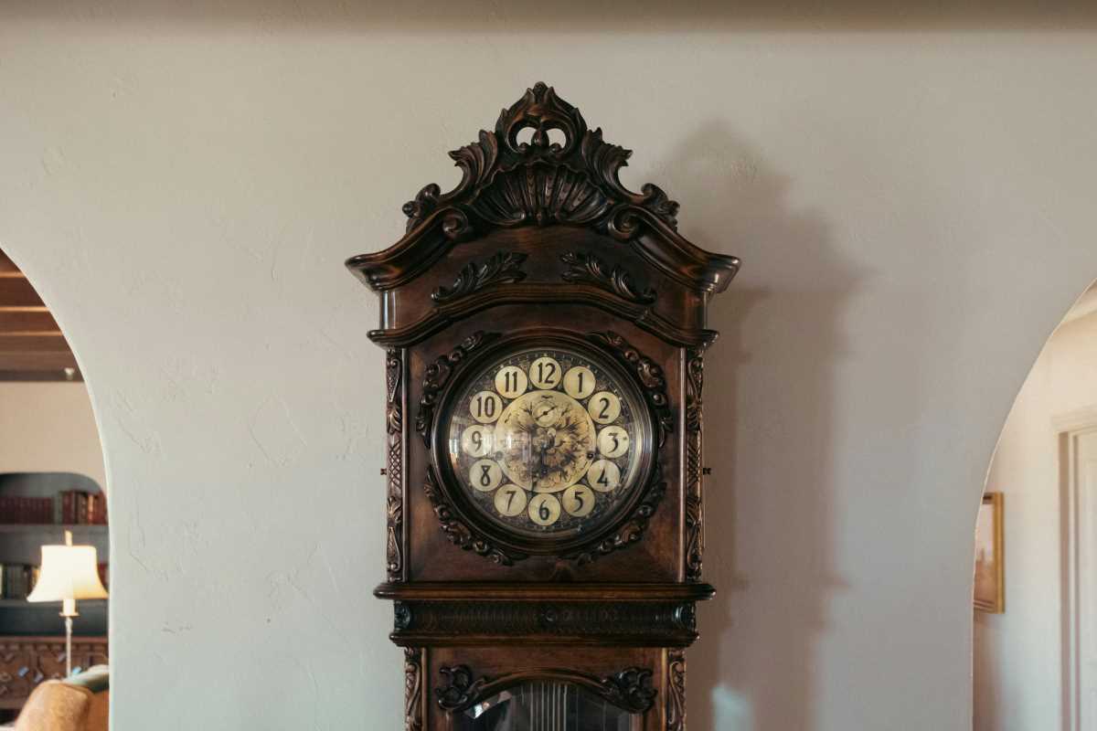 Seven Creative Ways to Blend Antique Clocks into Modern Home Decor
